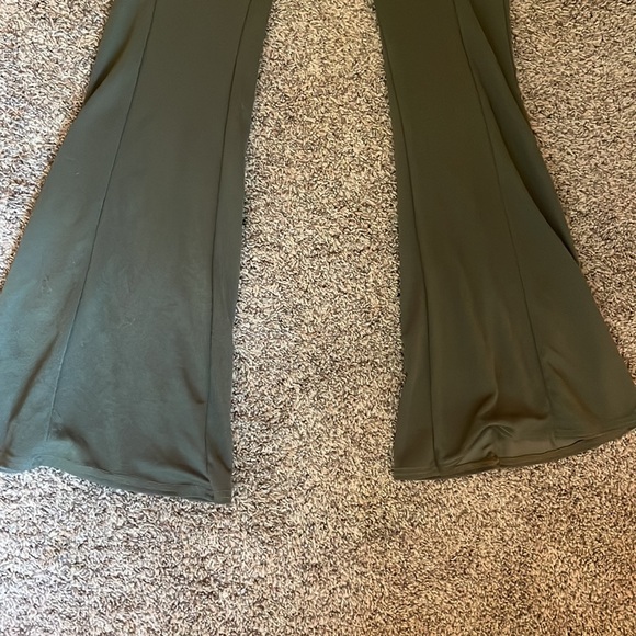 Pretty little thing green pants - Picture 4 of 5